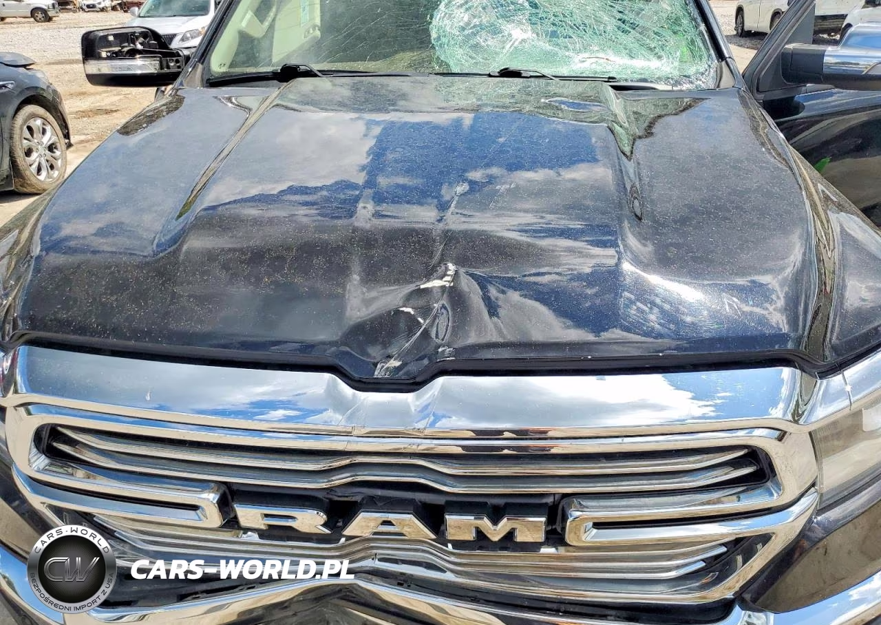 2019 Ram 1500 Laramie VIN:1C6RRFJG8KN721479 - 11