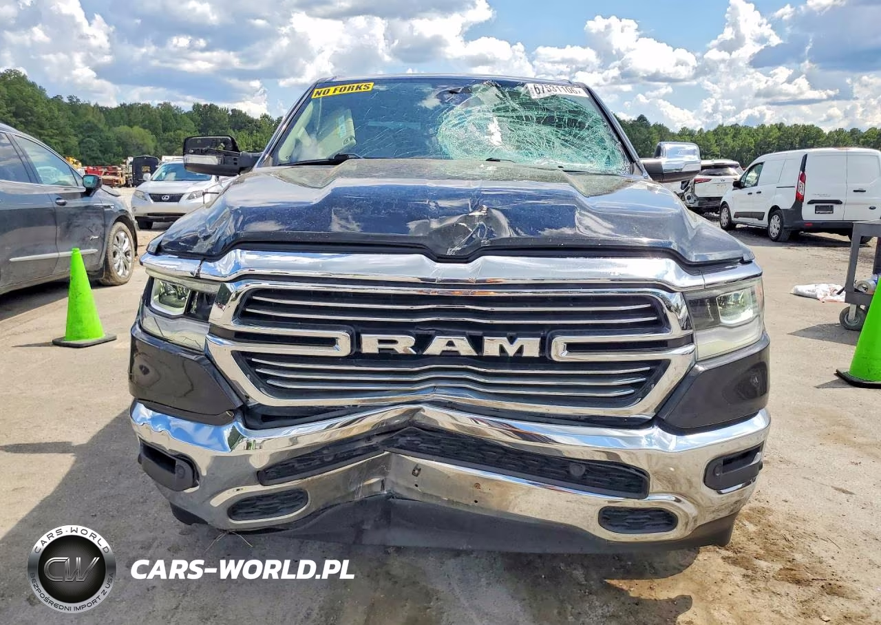 2019 Ram 1500 Laramie VIN:1C6RRFJG8KN721479 - 5