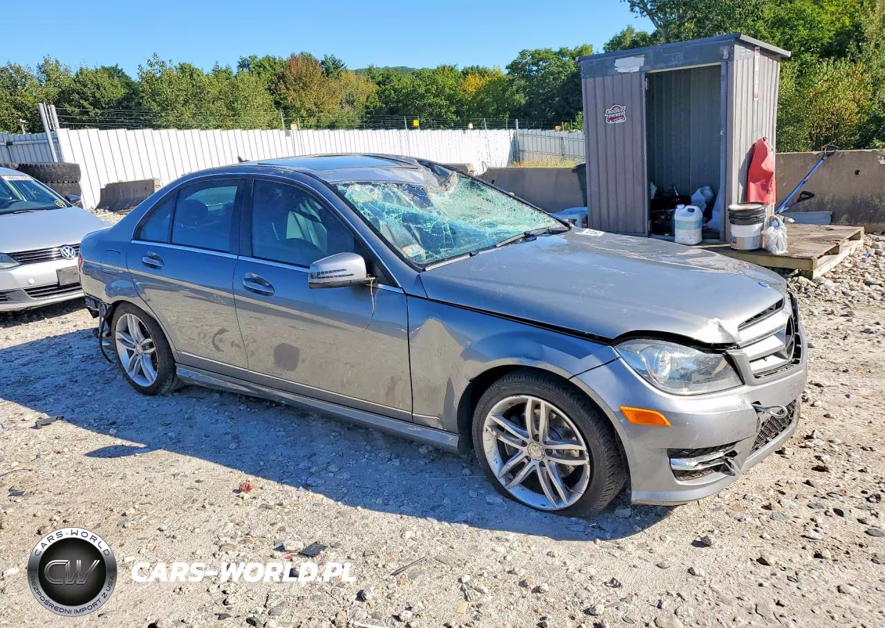 2012 Mercedes-Benz C 300 4Matic VIN:WDDGF8BB2CF863609 - 4