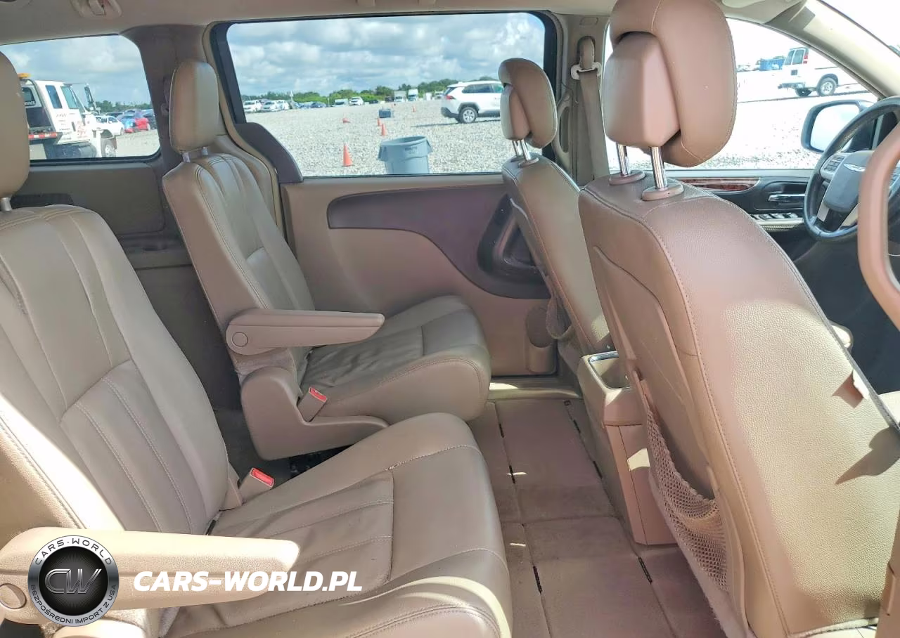 2016 Chrysler Town & Country Touring VIN:2C4RC1BG3GR230341 - 11