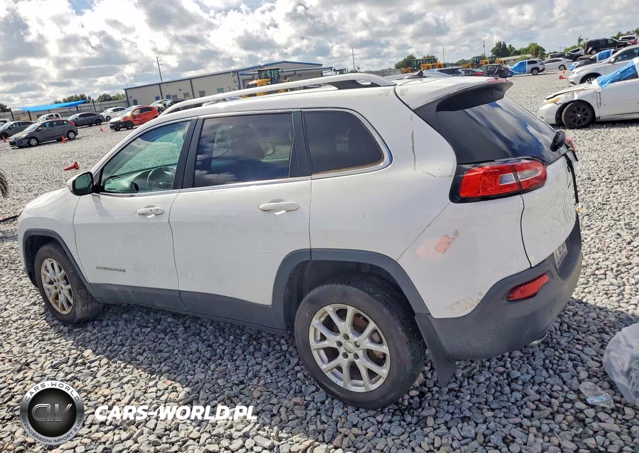 2015 Jeep Cherokee Latitude VIN:1C4PJLCB3FW700126 - 2