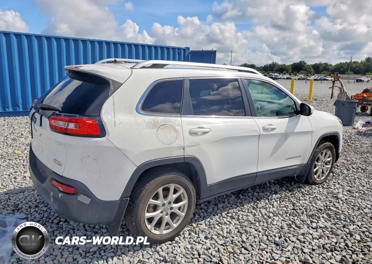 2015 Jeep Cherokee Latitude VIN:1C4PJLCB3FW700126 - 3