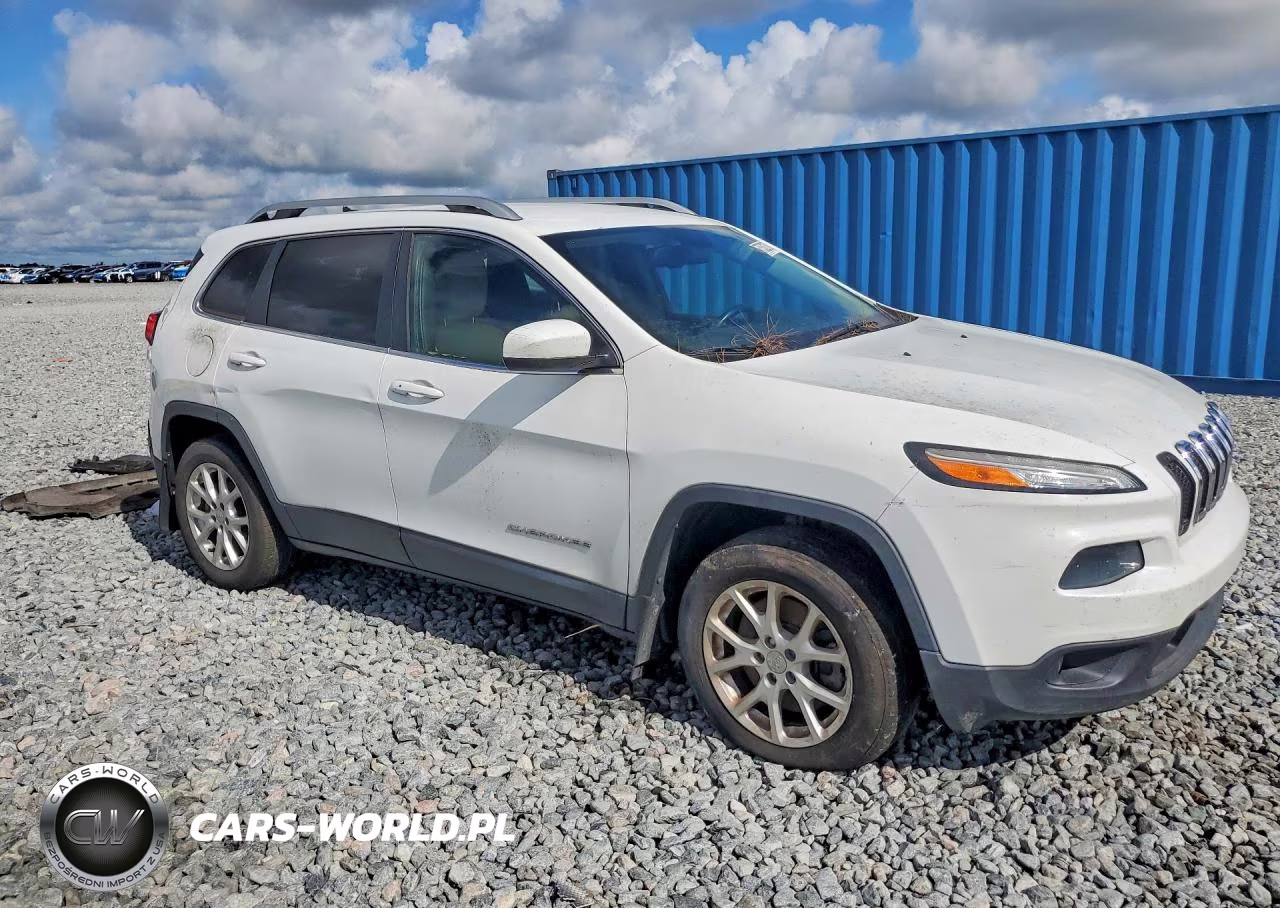 2015 Jeep Cherokee Latitude VIN:1C4PJLCB3FW700126 - 4