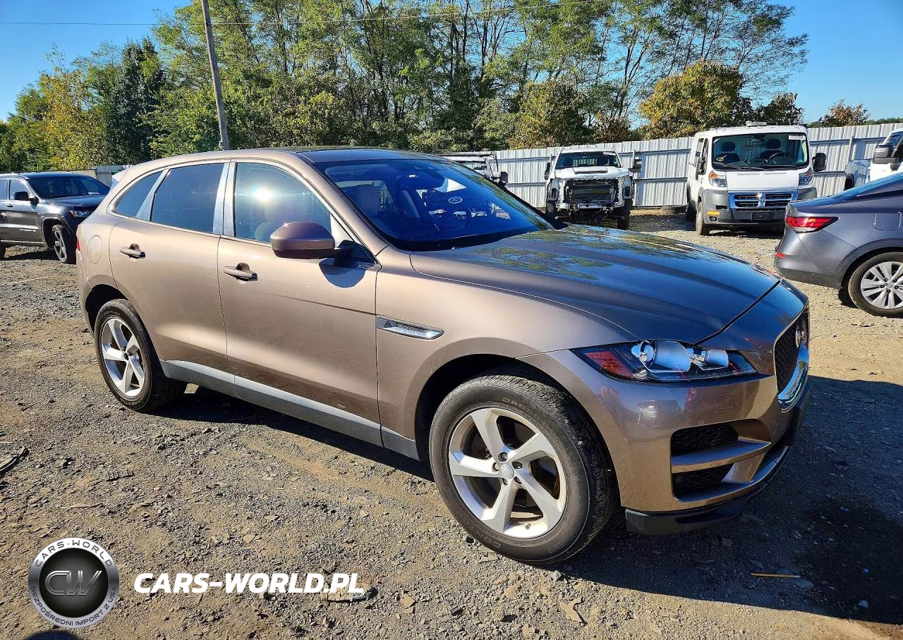 2017 Jaguar F-Pace Premium VIN:SADCJ2BVXHA493257 - 4