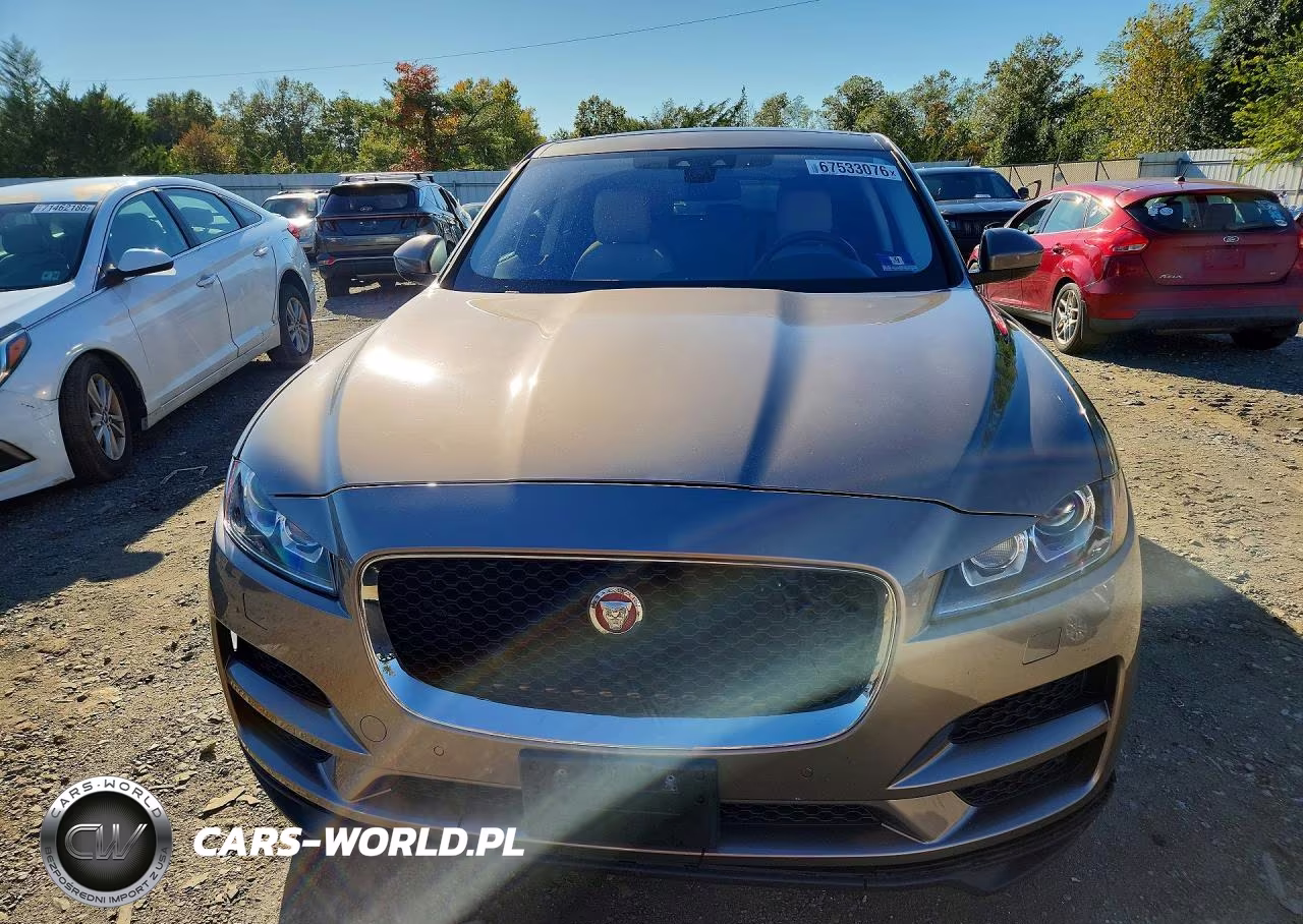 2017 Jaguar F-Pace Premium VIN:SADCJ2BVXHA493257 - 5