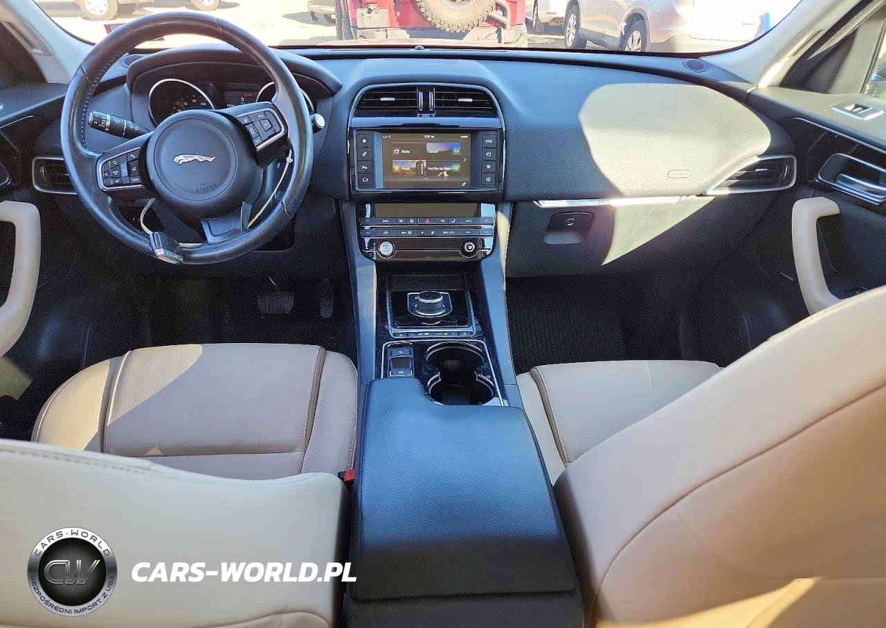 2017 Jaguar F-Pace Premium VIN:SADCJ2BVXHA493257 - 8