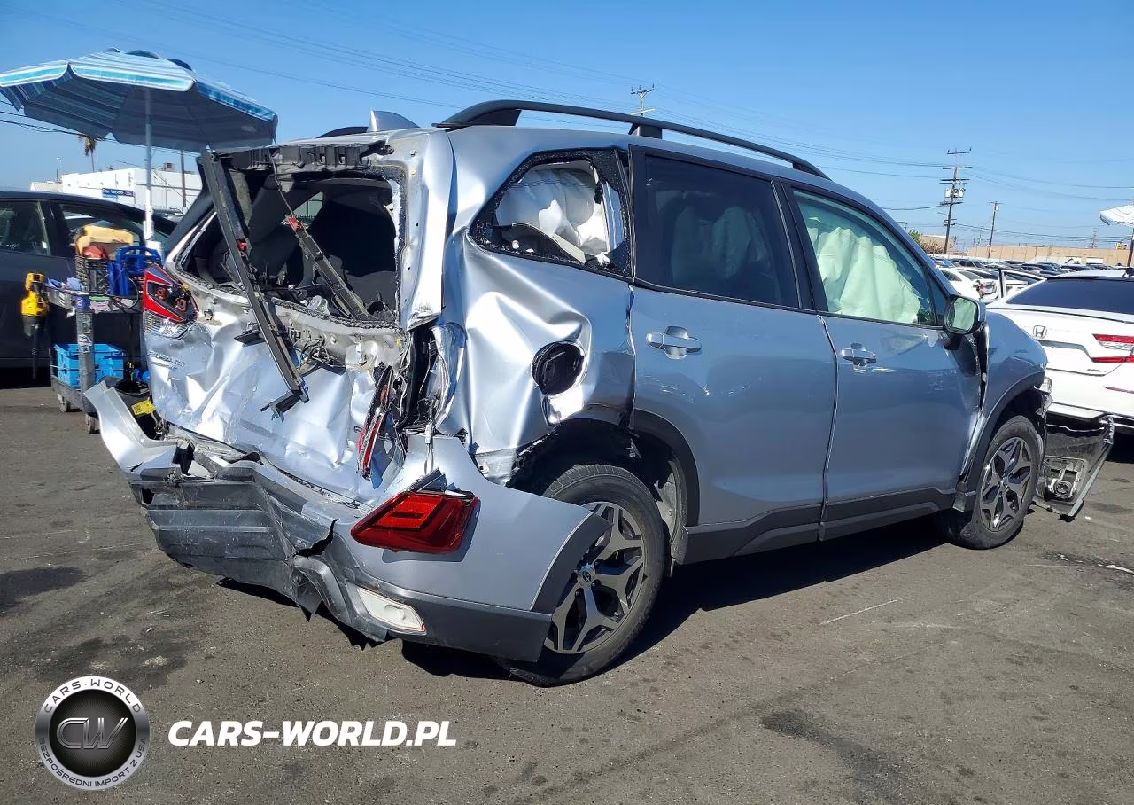 2019 Subaru Forester Premium VIN:JF2SKAGC0KH576492 - 3