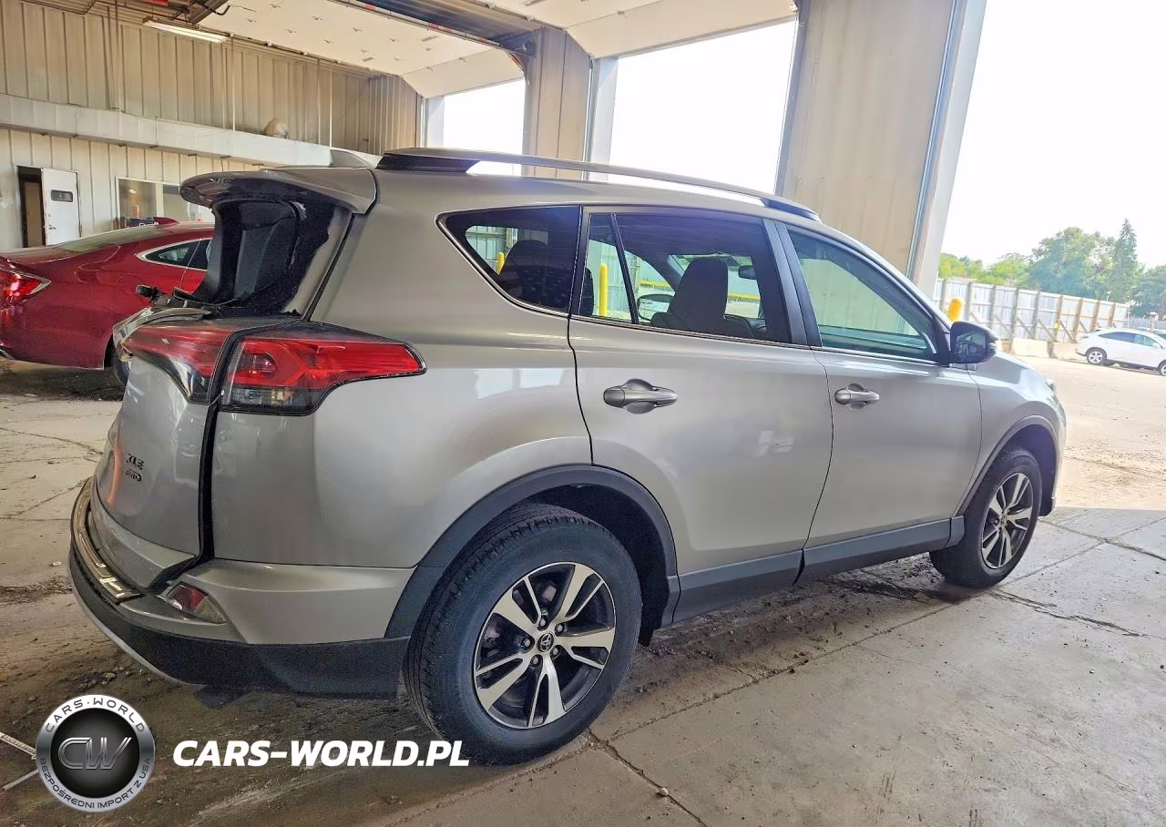 2018 Toyota Rav4 Xle VIN:2T3RFREV9JW721719 - 3