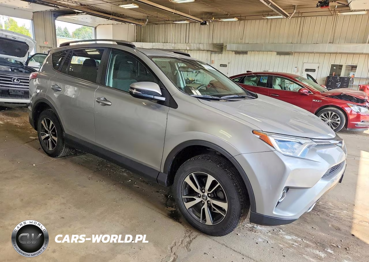2018 Toyota Rav4 Xle VIN:2T3RFREV9JW721719 - 4