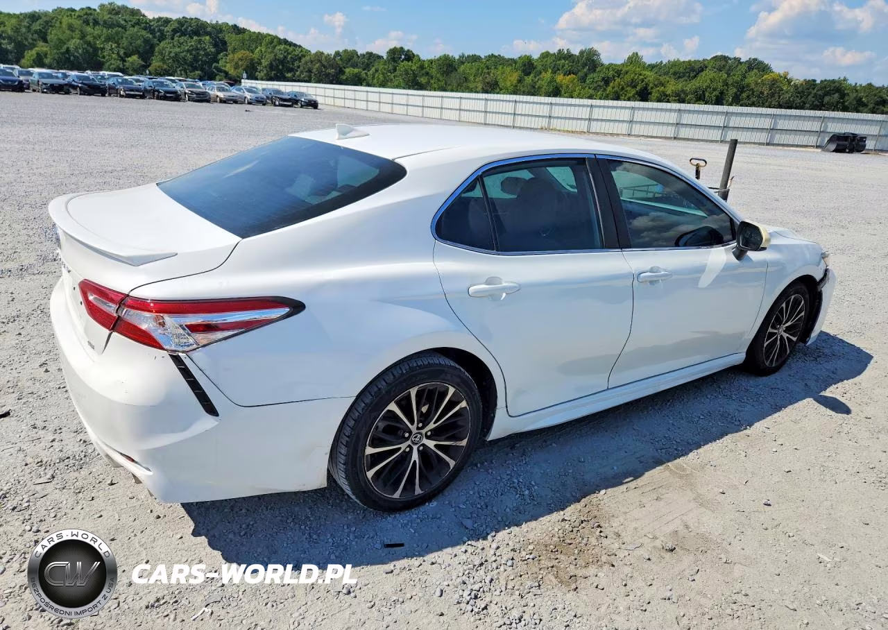 2020 Toyota Camry Se VIN:4T1G11AK3LU306538 - 3