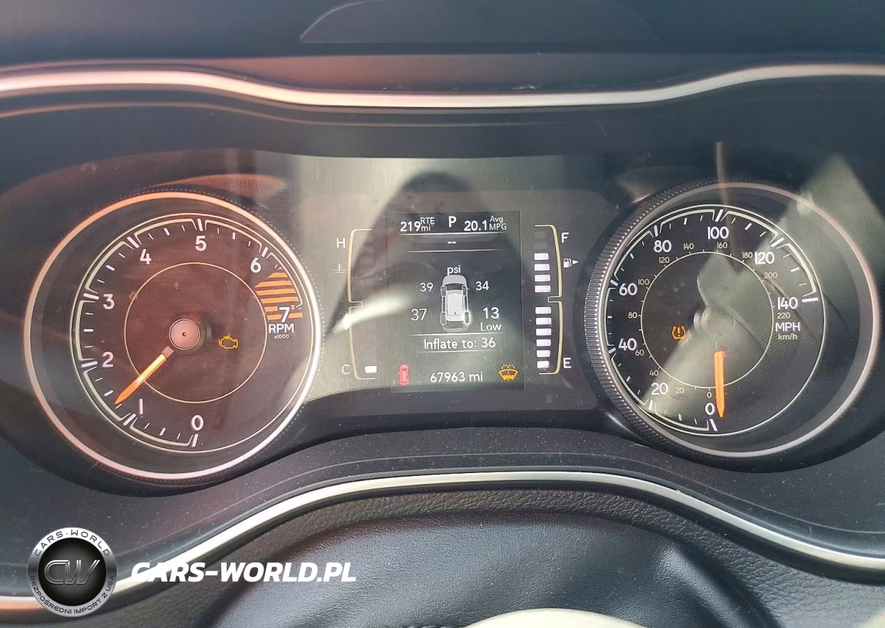 2020 Jeep Cherokee Latitude Plus VIN:1C4PJMLB3LD509514 - 9