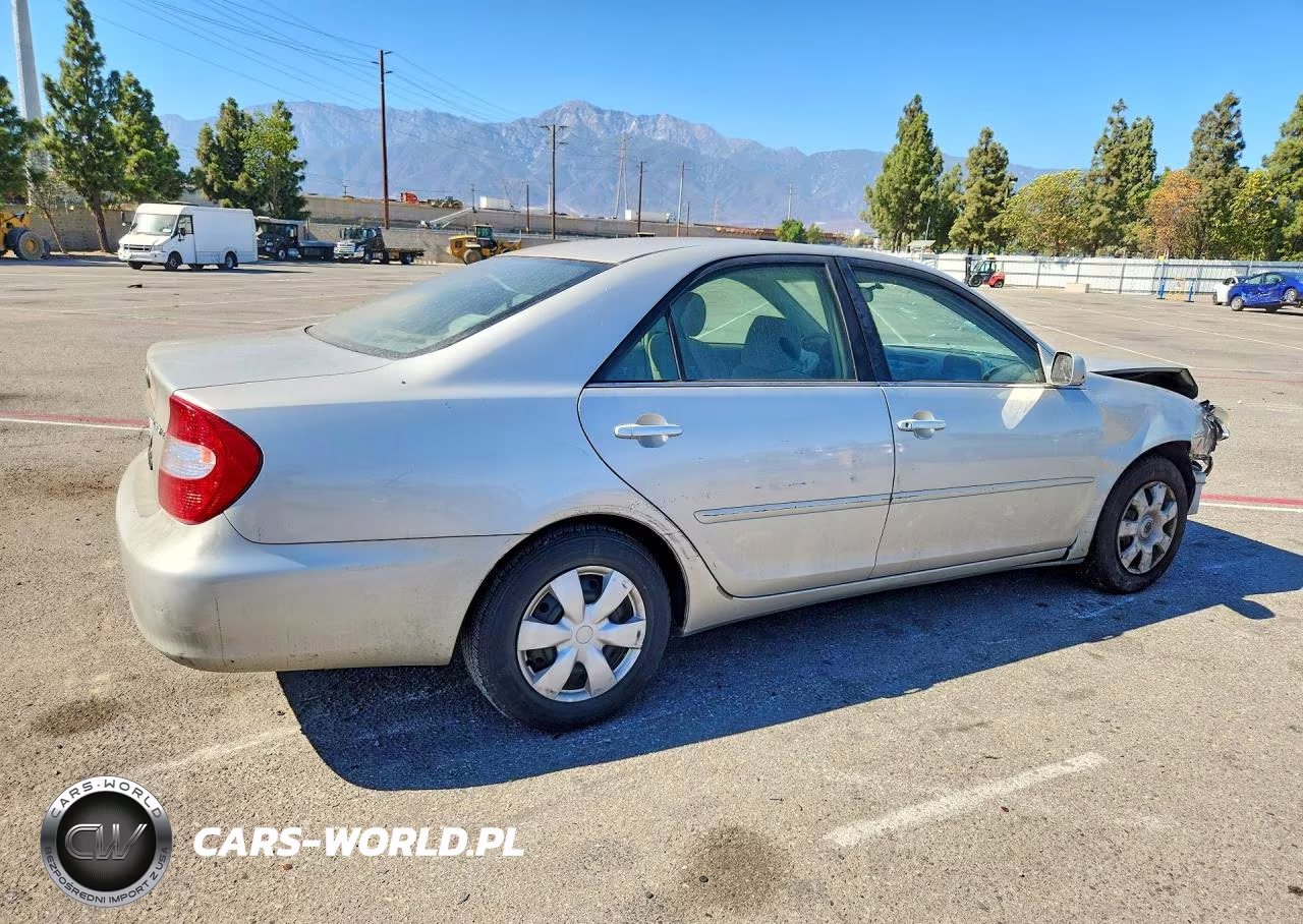 2003 Toyota Camry Le VIN:4T1BE32K53U742333 - 3