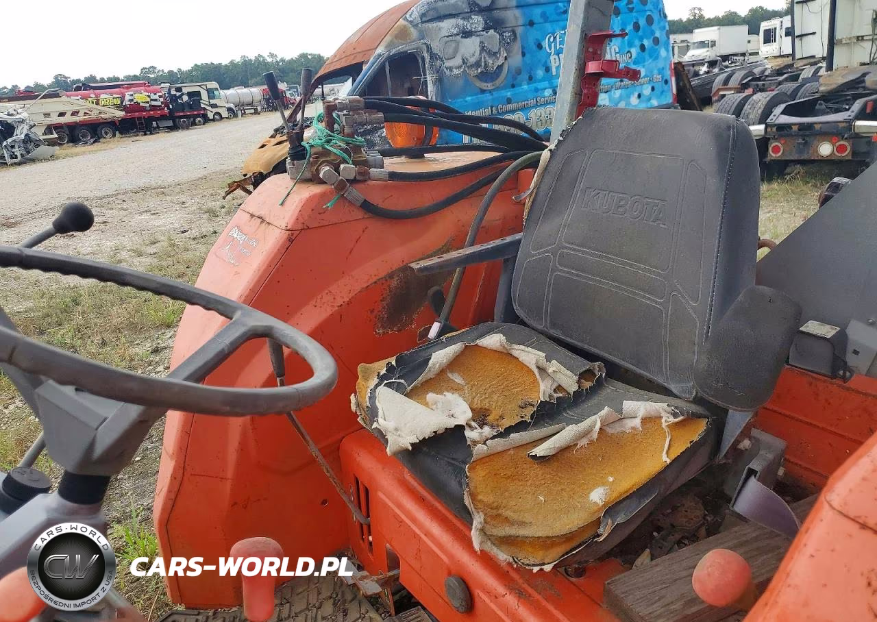2003 Kubota Tractor VIN:64987 - 10
