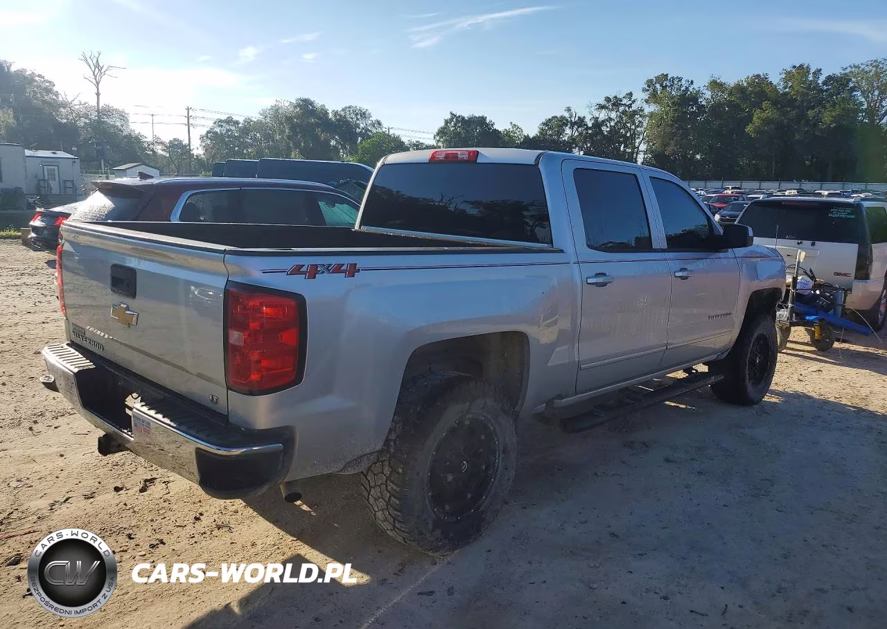 2018 Chevrolet Silverado K1500 Lt VIN:3GCUKREC5JG479211 - 3