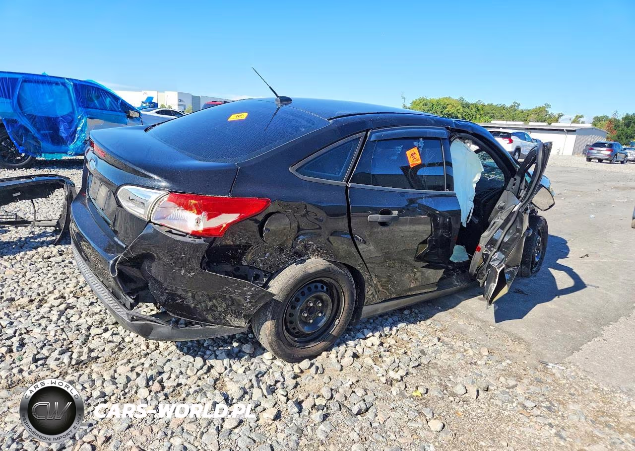 2015 Ford Focus S VIN:1FADP3E25FL354537 - 3