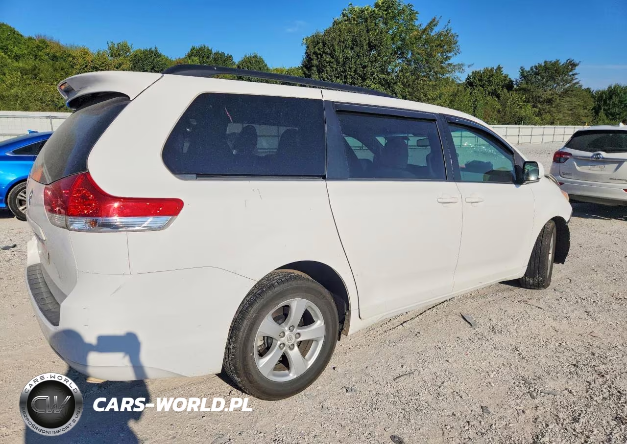 2011 Toyota Sienna Le VIN:5TDKK3DC6BS146282 - 3