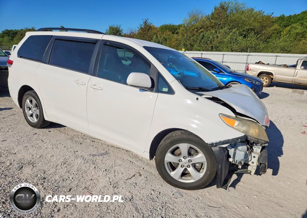 2011 Toyota Sienna Le VIN:5TDKK3DC6BS146282 - 4
