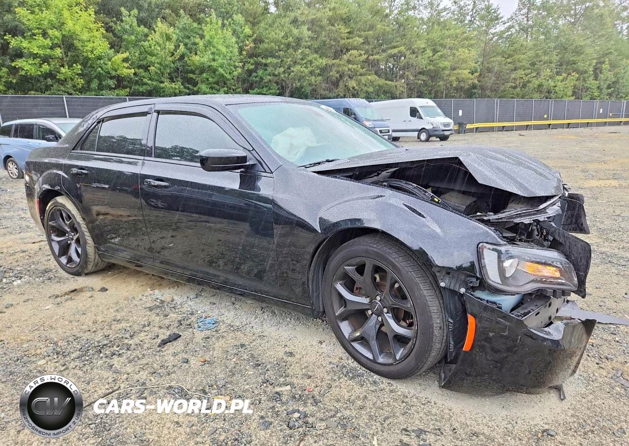 2021 Chrysler 300 Touring VIN:2C3CCAAG7MH596011 - 4