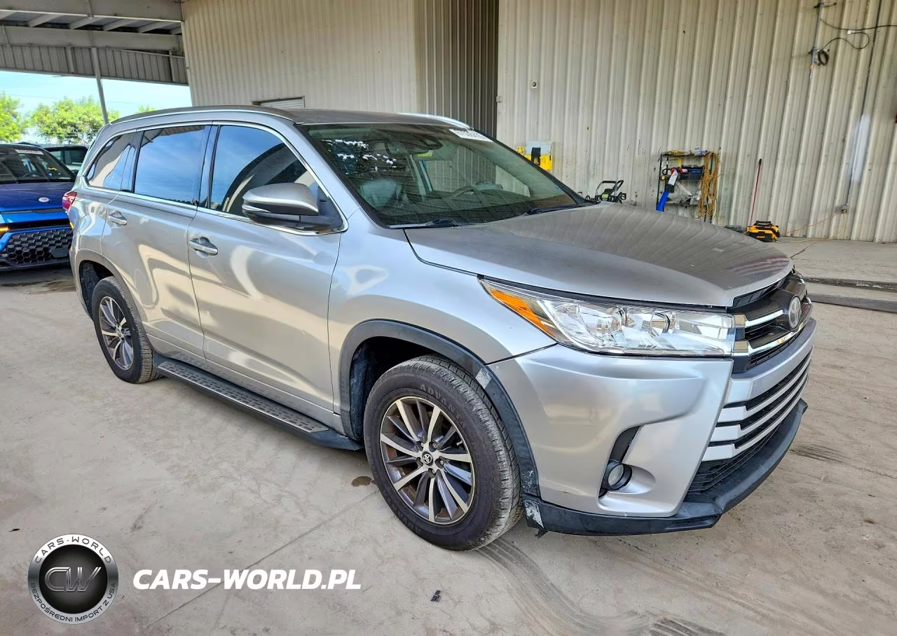 2017 Toyota Highlander Xle VIN:5TDKZRFH8HS516910 - 4