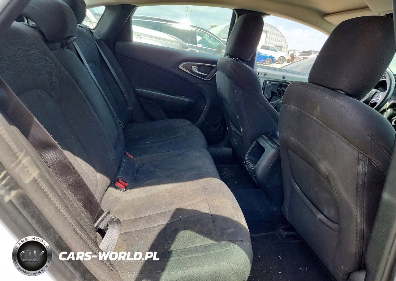 2015 Chrysler 200 Limited VIN:1C3CCCAB1FN725497 - 10