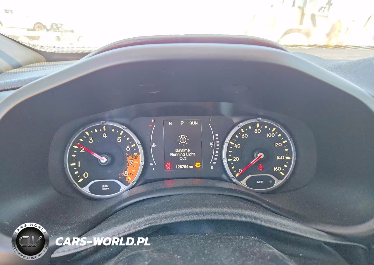 2018 Jeep Renegade Latitude VIN:ZACCJABB0JPH92564 - 9