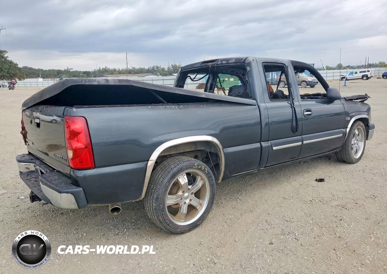 2003 Chevrolet Silverado C1500 VIN:2GCEC19V531412117 - 3