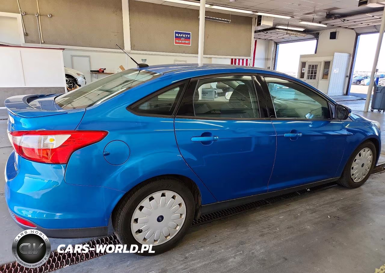2014 Ford Focus Se VIN:1FADP3F22EL219741 - 3