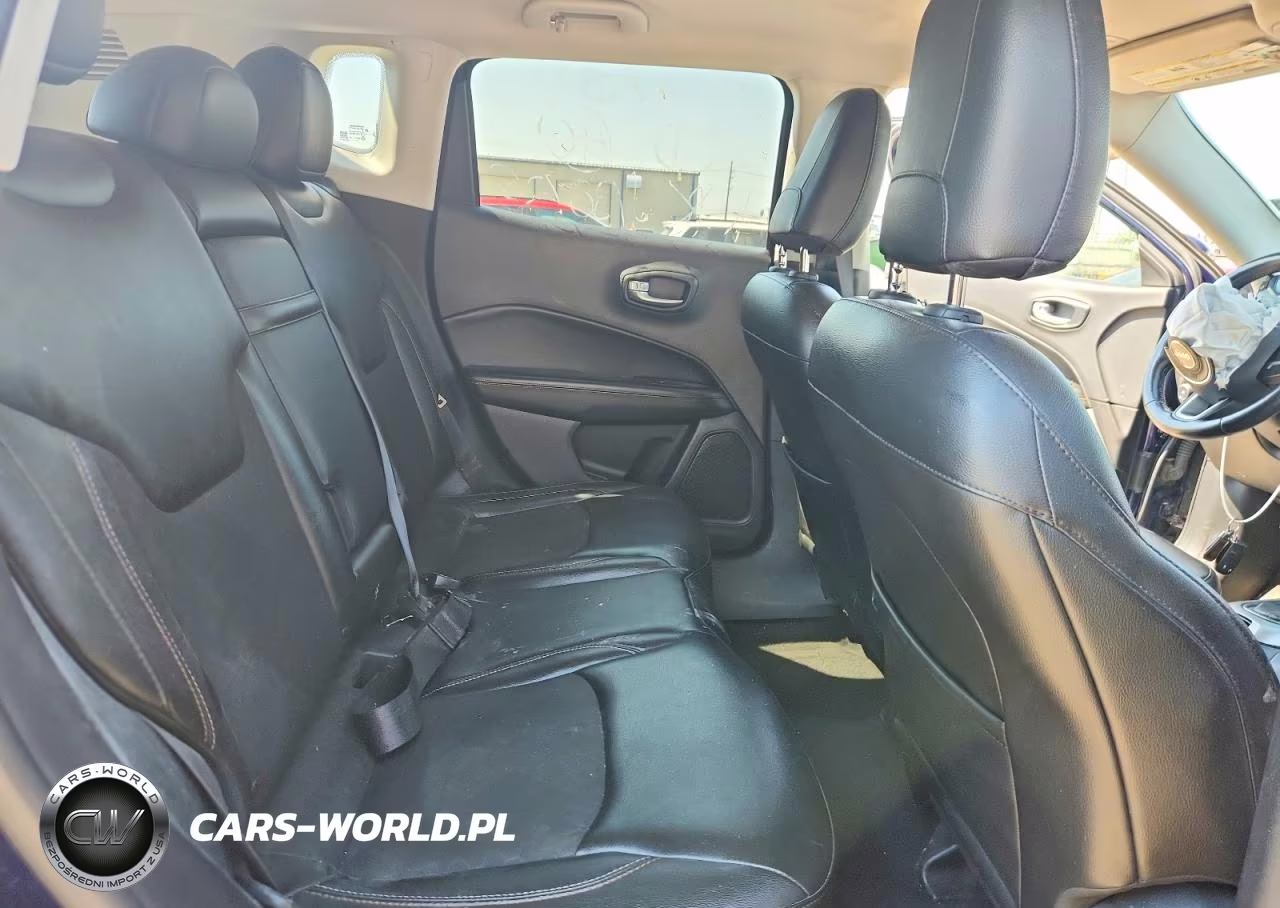 2018 Jeep Compass Latitude VIN:3C4NJDBB7JT223469 - 10