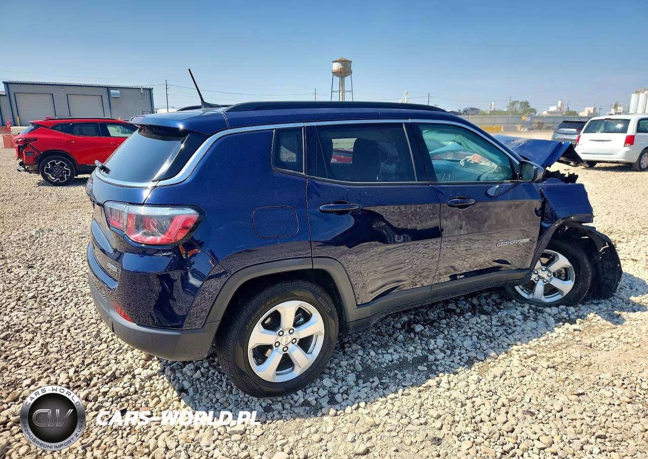 2018 Jeep Compass Latitude VIN:3C4NJDBB7JT223469 - 3