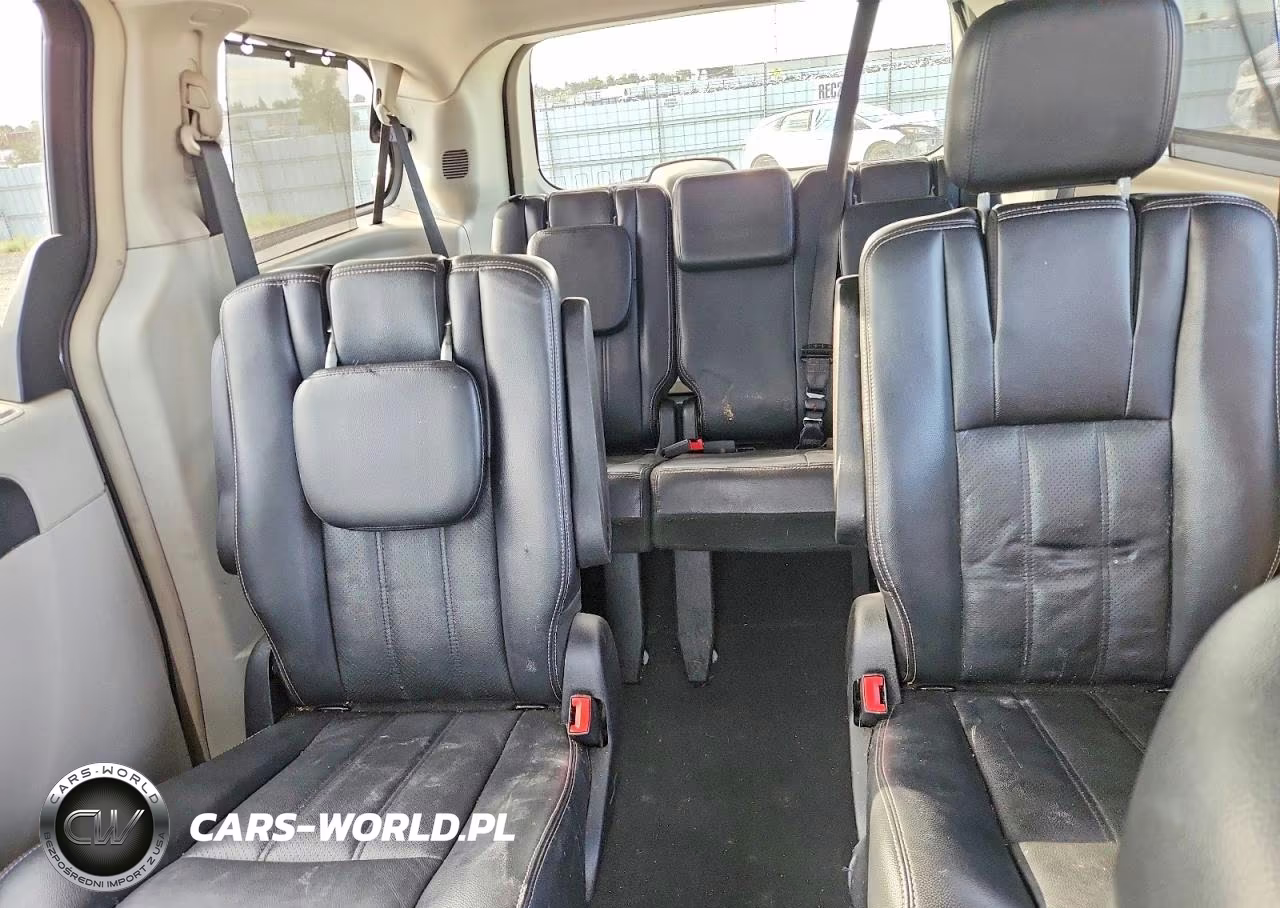 2011 Chrysler Town & Country Touring L VIN:2A4RR8DG8BR796924 - 10