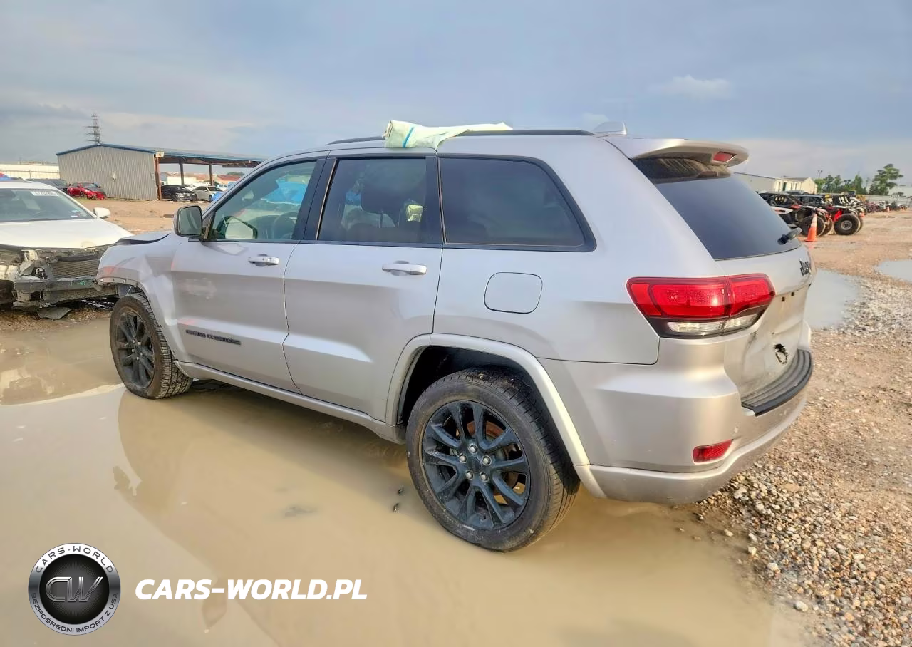2018 Jeep Grand Cherokee Laredo VIN:1C4RJEAGXJC241884 - 2