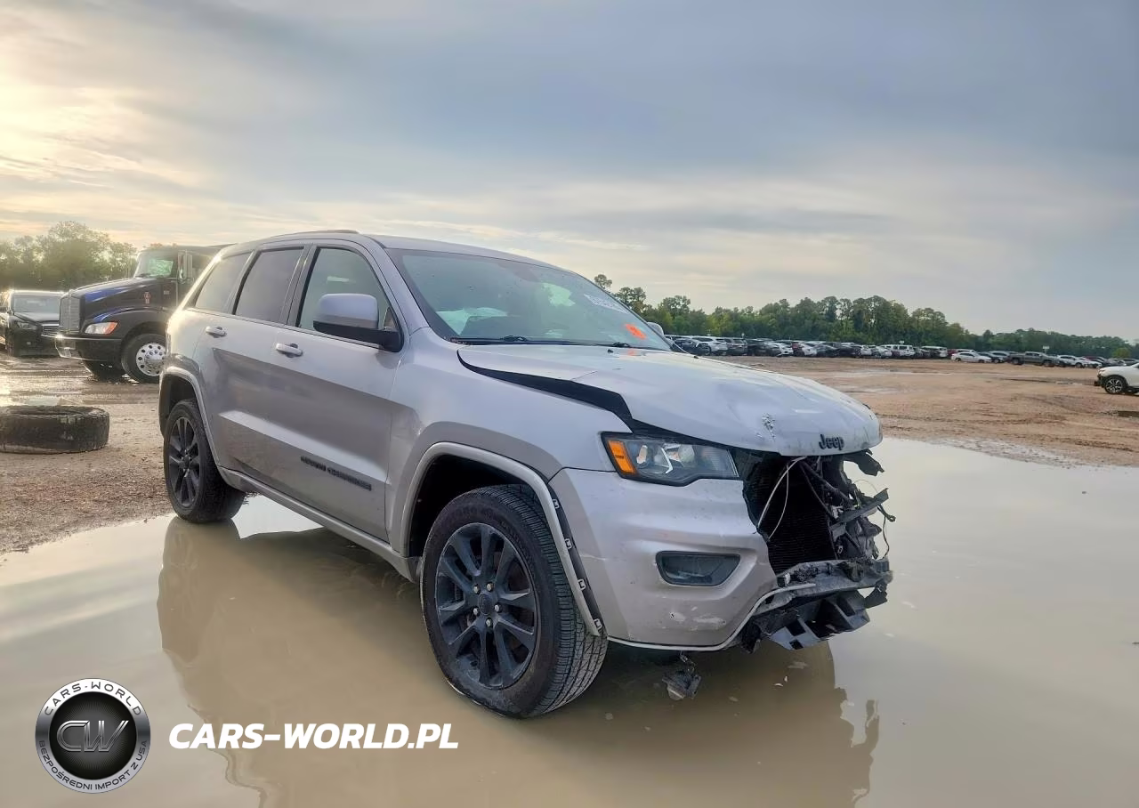 2018 Jeep Grand Cherokee Laredo VIN:1C4RJEAGXJC241884 - 4