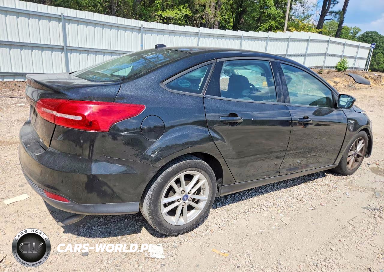 2015 Ford Focus Se VIN:1FADP3F2XFL365046 - 3