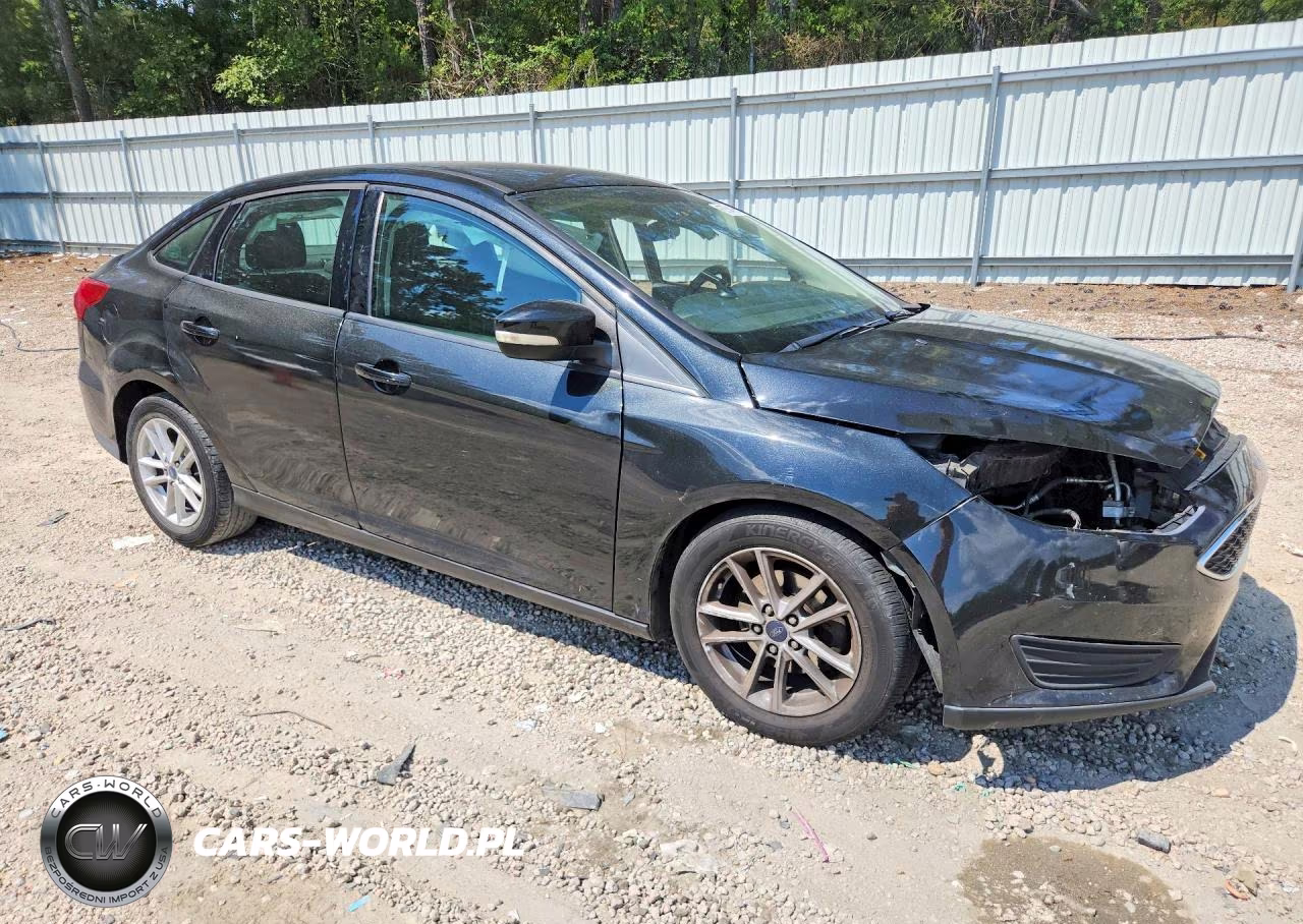 2015 Ford Focus Se VIN:1FADP3F2XFL365046 - 4