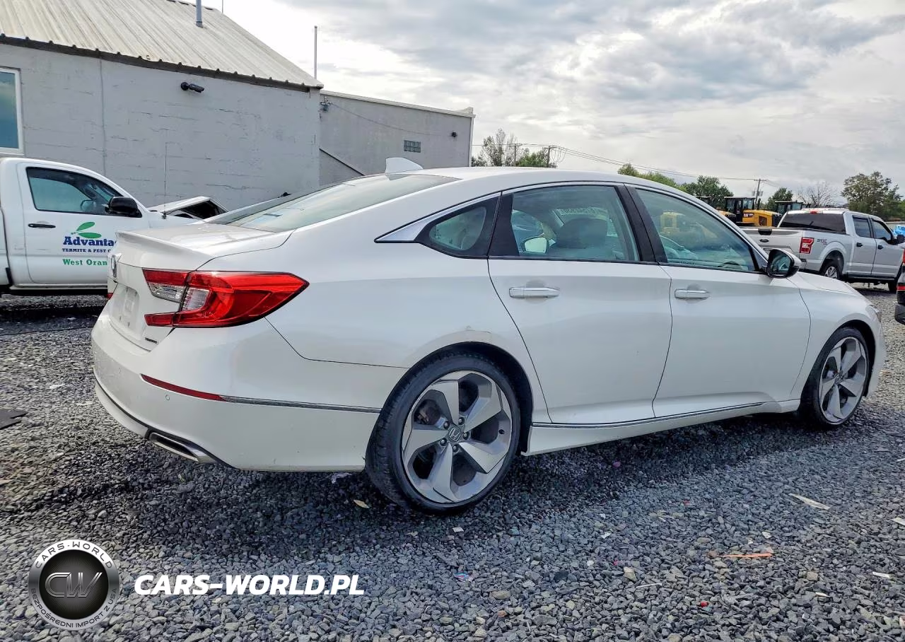 2018 Honda Accord Touring VIN:1HGCV1F94JA034322 - 3