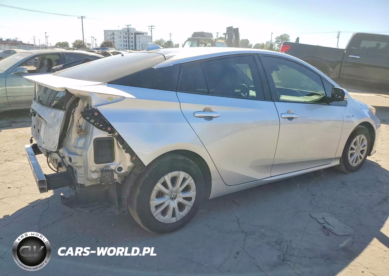 2019 Toyota Prius Le VIN:JTDKARFUXK3071177 - 3