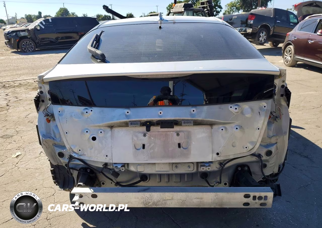 2019 Toyota Prius Le VIN:JTDKARFUXK3071177 - 6