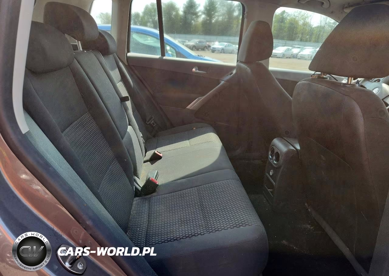 2010 Volkswagen Tiguan S VIN:WVGAV7AX6AW511832 - 11