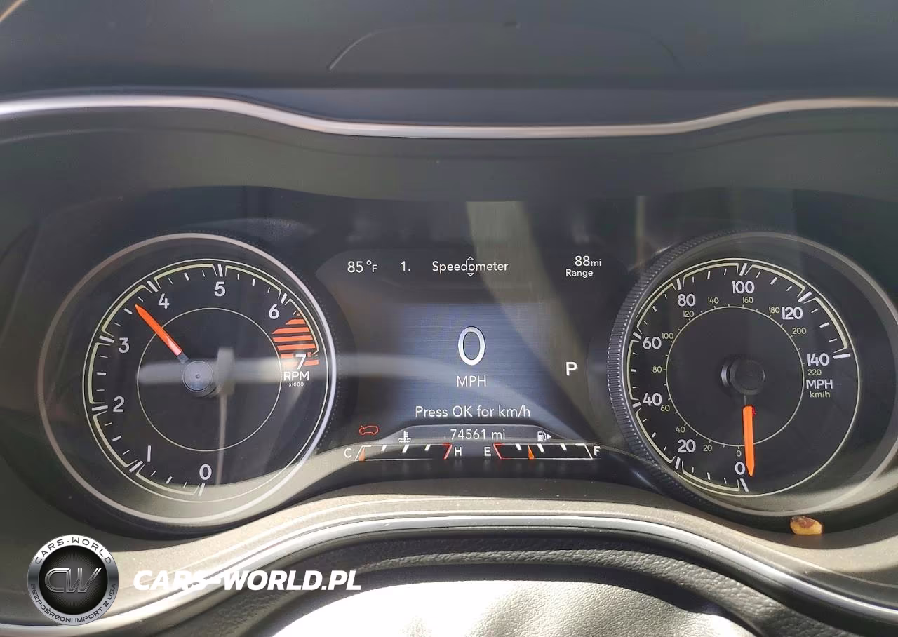 2023 Jeep Cherokee Altitude Lux VIN:1C4PJMMB5PD115436 - 9