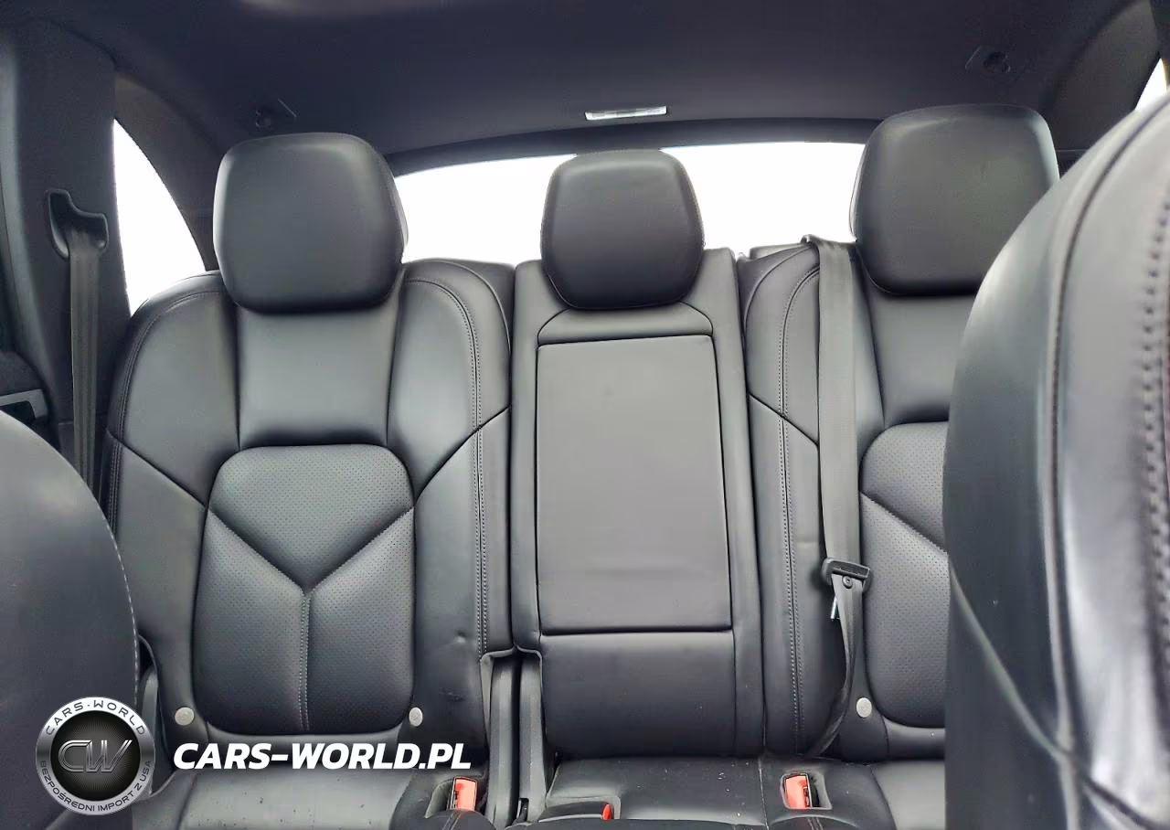 2018 Porsche Cayenne S VIN:WP1AB2A29JLA60447 - 10