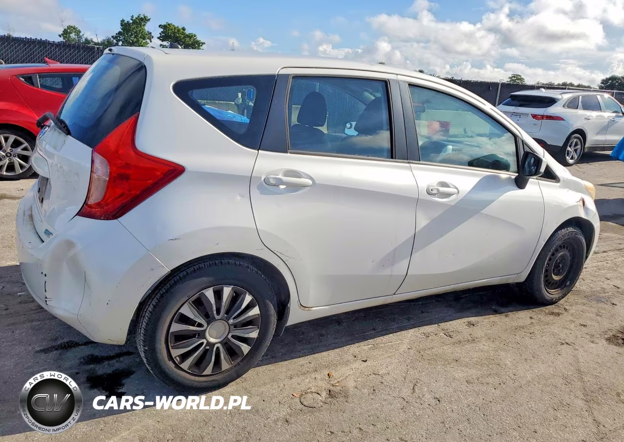 2015 Nissan Versa Note S Plus VIN:3N1CE2CP4FL362706 - 3
