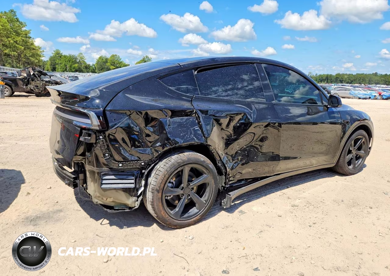 2026 Tesla Model Y VIN:7SAYGDEE2TA678216 - 3
