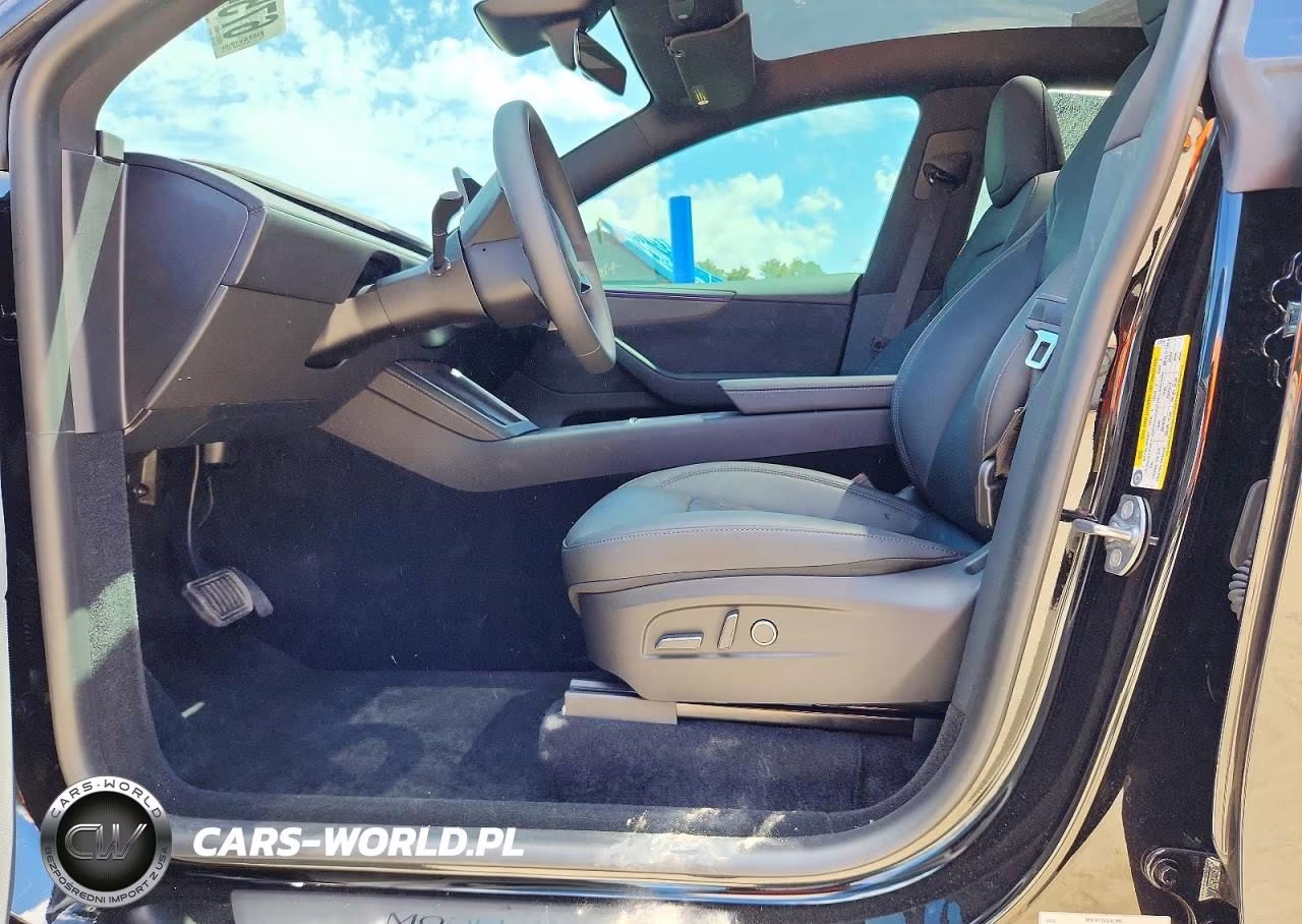 2026 Tesla Model Y VIN:7SAYGDEE2TA678216 - 7