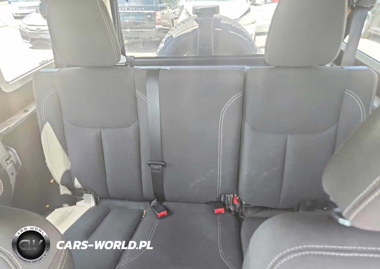 2018 Jeep Wrangler Unlimited Sahara VIN:1C4BJWEG0JL842545 - 10