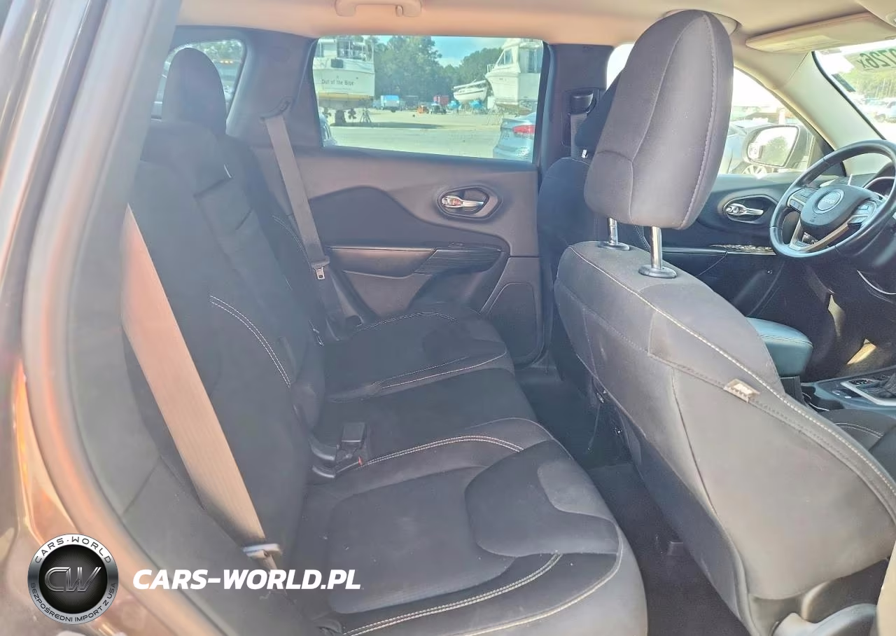 2015 Jeep Cherokee Latitude VIN:1C4PJMCSXFW521877 - 11