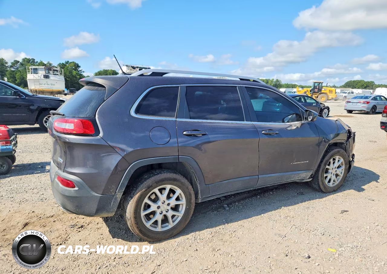 2015 Jeep Cherokee Latitude VIN:1C4PJMCSXFW521877 - 3