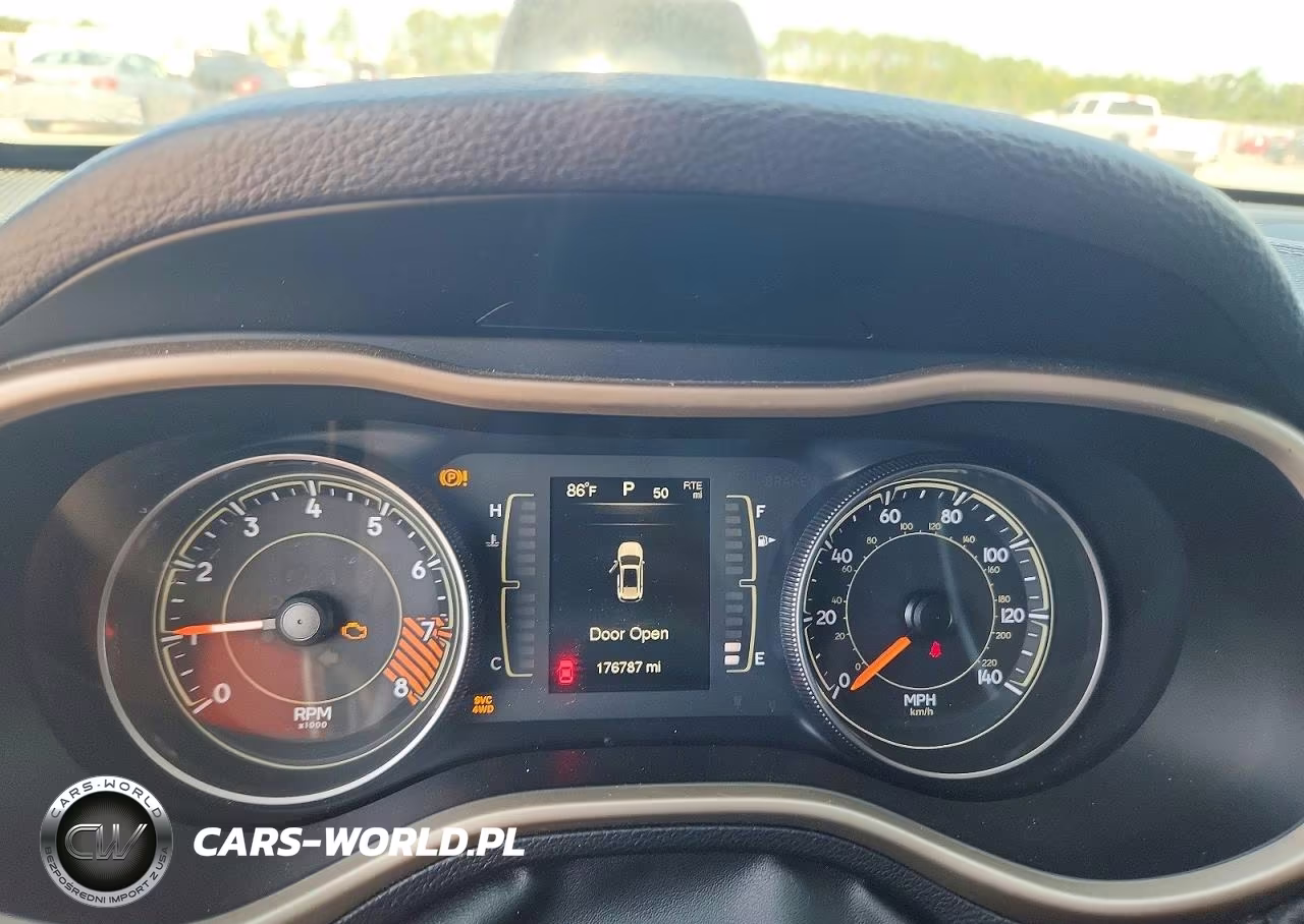 2015 Jeep Cherokee Latitude VIN:1C4PJMCSXFW521877 - 9