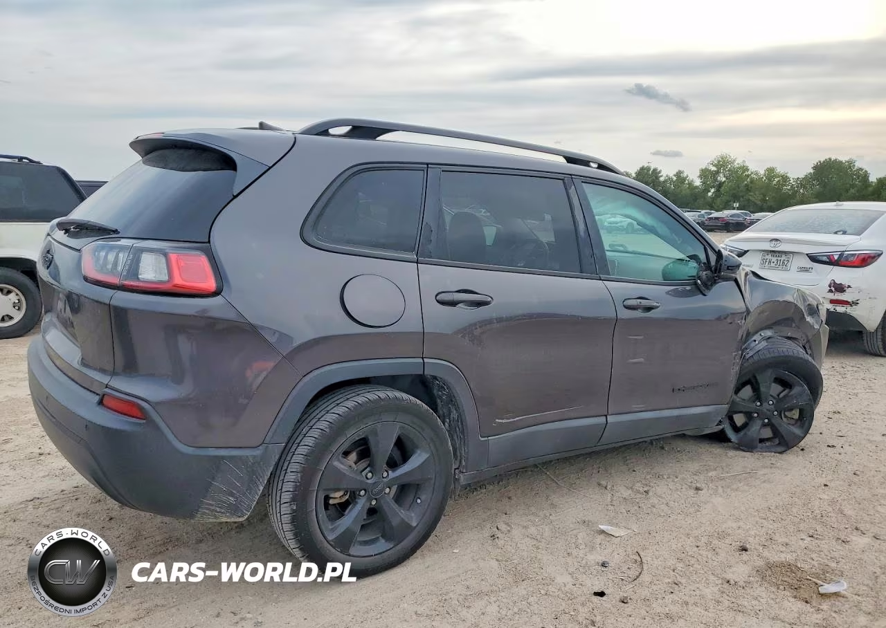 2020 Jeep Cherokee Latitude Plus VIN:1C4PJLLB0LD586268 - 3