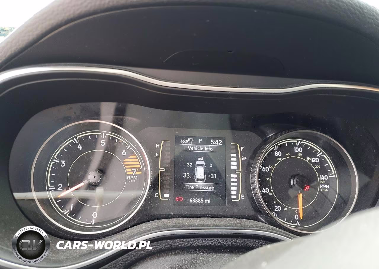 2020 Jeep Cherokee Latitude Plus VIN:1C4PJLLB0LD586268 - 9