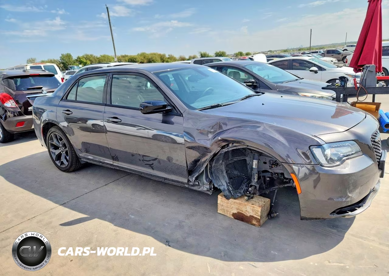 2023 Chrysler 300 Touring VIN:2C3CCAAG3PH678807 - 4
